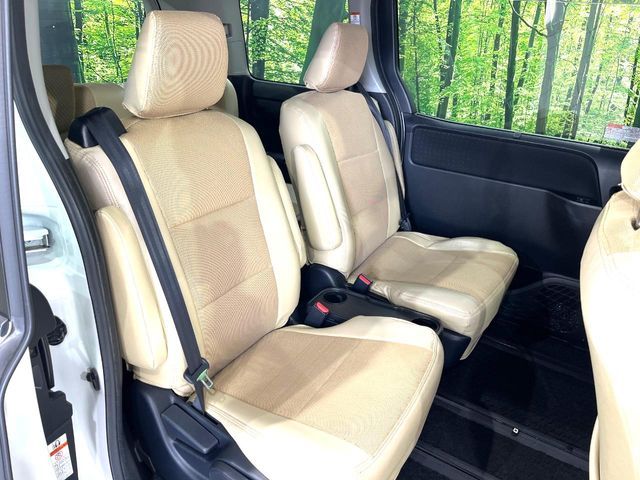 TOYOTA VOXY HYBRID 2015 Image 31