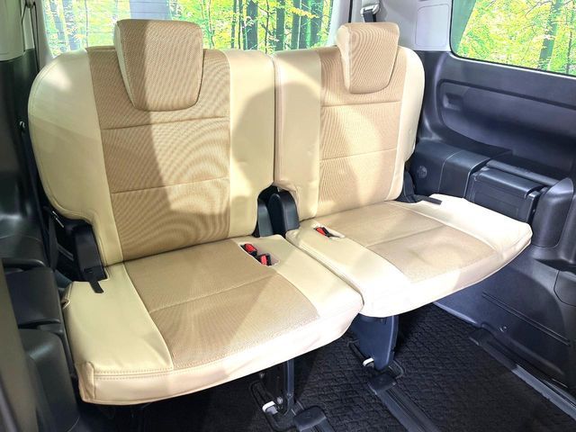 TOYOTA VOXY HYBRID 2015 Image 31