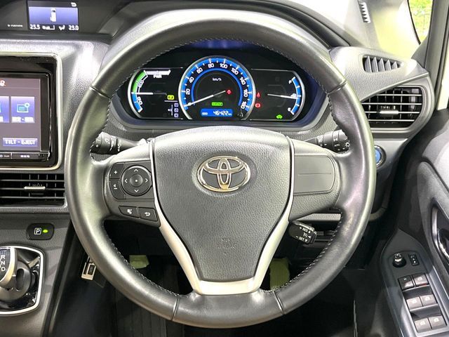 TOYOTA VOXY HYBRID 2015 Image 31