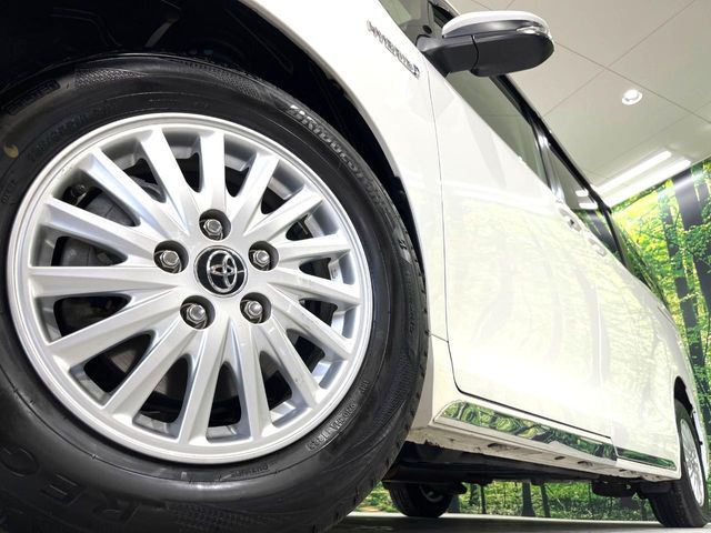 TOYOTA VOXY HYBRID 2015 Image 31