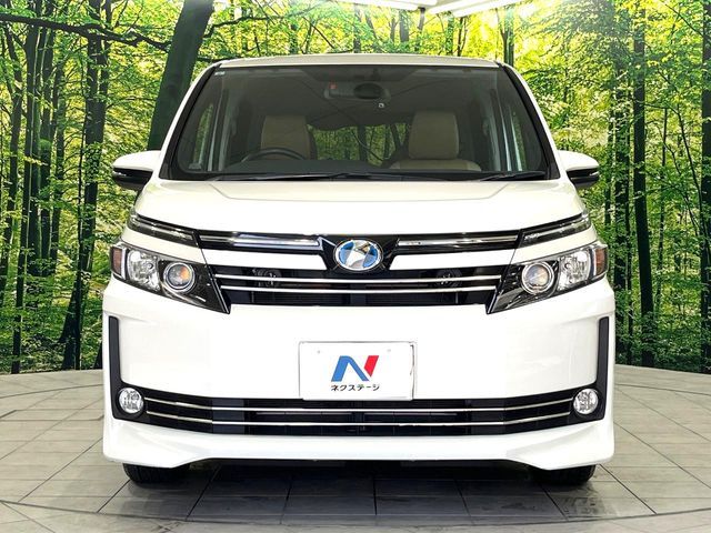 TOYOTA VOXY HYBRID 2015 Image 31