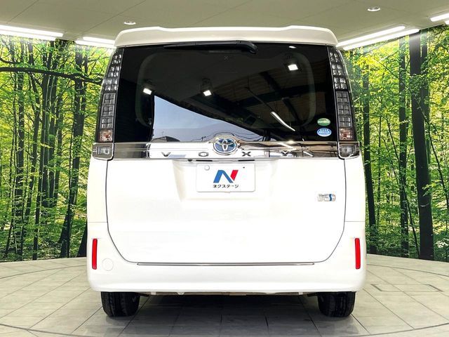 TOYOTA VOXY HYBRID 2015 Image 31