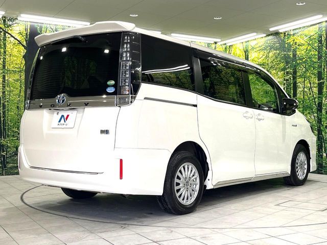 TOYOTA VOXY HYBRID 2015 Image 31