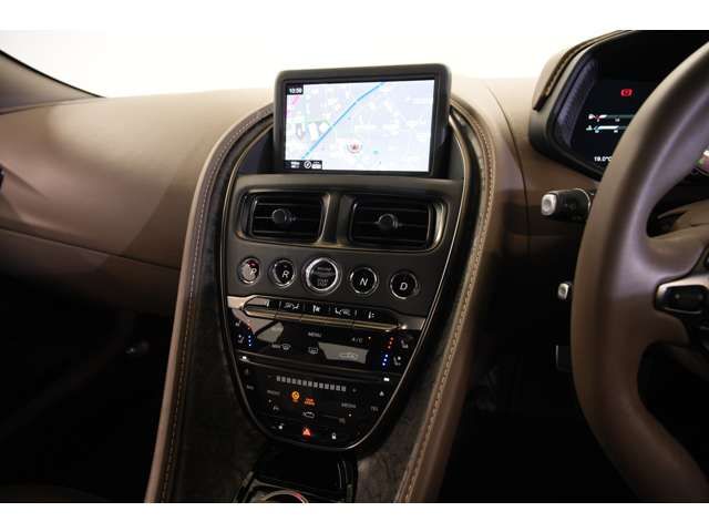 ASTON MARTIN ASTON MARTIN 2022 Image 31