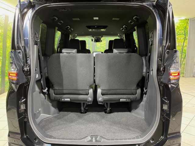 TOYOTA VOXY HYBRID 2022 Image 31