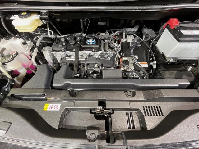 TOYOTA VOXY HYBRID 2022 Image 31