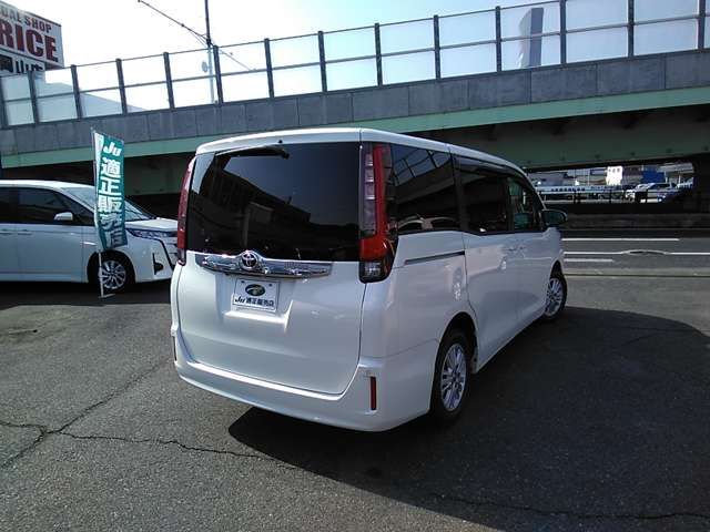 TOYOTA NOAH 2017 Image 31