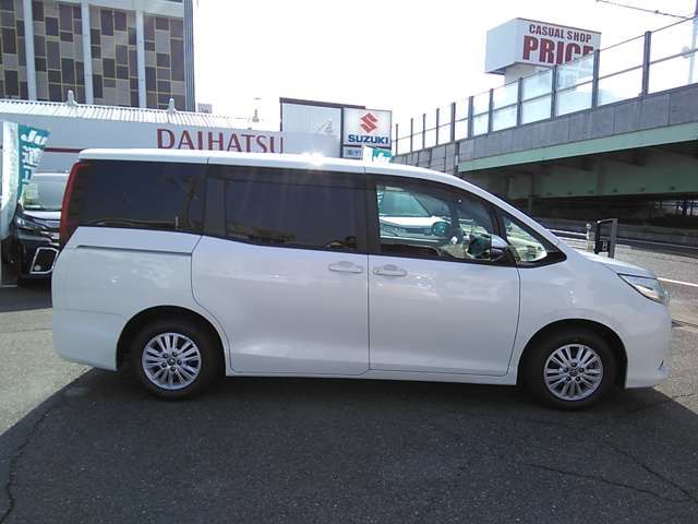 TOYOTA NOAH 2017 Image 31