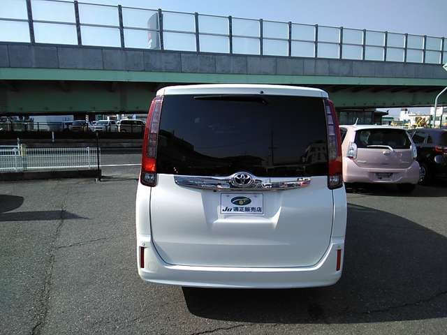 TOYOTA NOAH 2017 Image 31