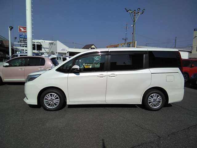 TOYOTA NOAH 2017 Image 31