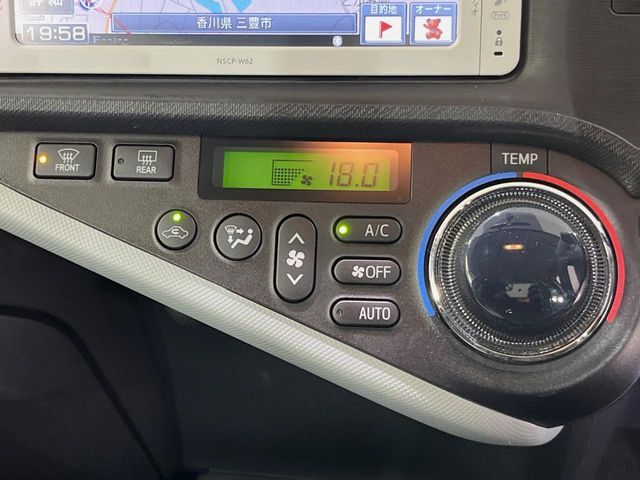 TOYOTA AQUA 2013 Image 31