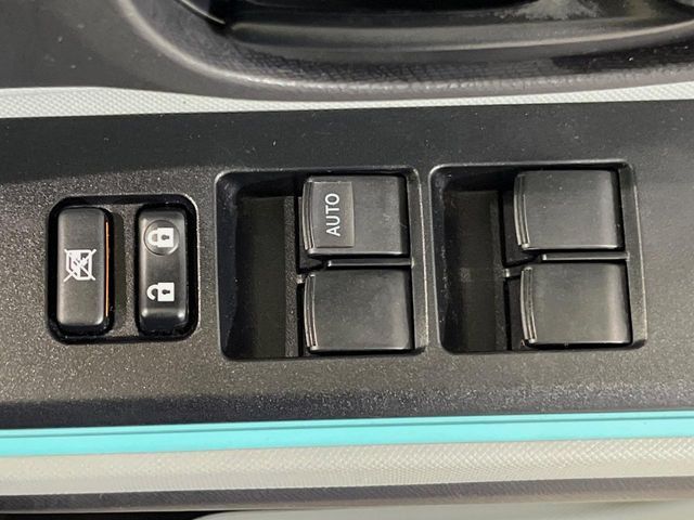 TOYOTA AQUA 2013 Image 31