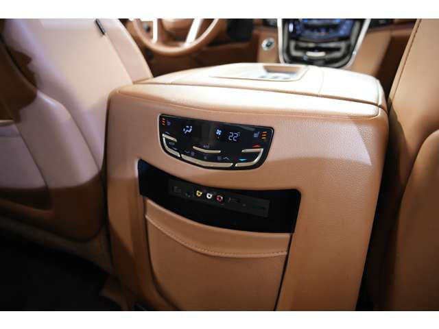 CADILLAC ESCALADE 2015 Image 31