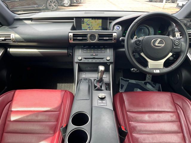 TOYOTA LEXUS IS300H 2015 Image 31
