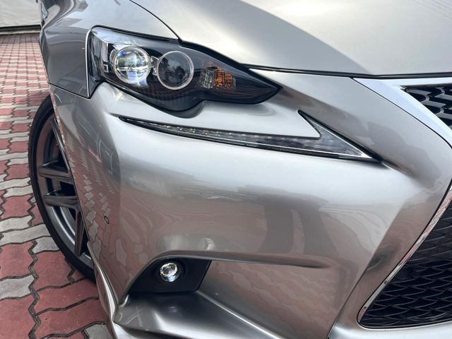 TOYOTA LEXUS IS300H 2015 Image 31