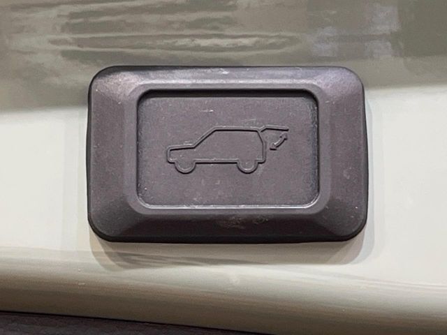 TOYOTA RAV4 HYBRID 4WD 2022 Image 31