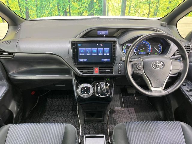 TOYOTA VOXY HYBRID 2016 Image 31