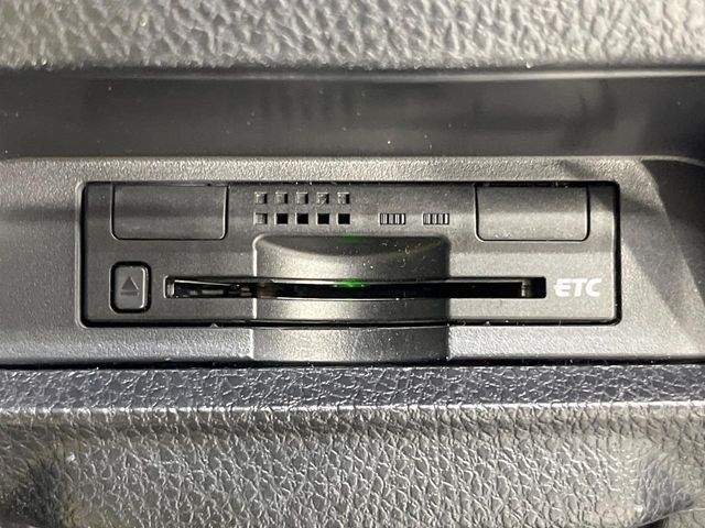 TOYOTA VOXY HYBRID 2016 Image 31