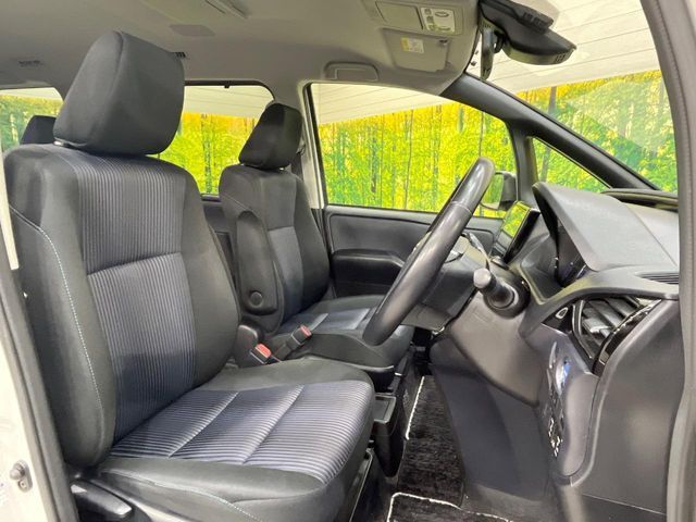 TOYOTA VOXY HYBRID 2016 Image 31