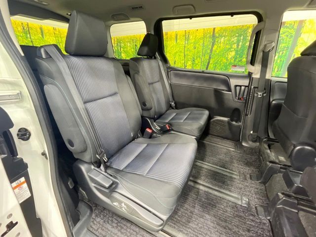 TOYOTA VOXY HYBRID 2016 Image 31