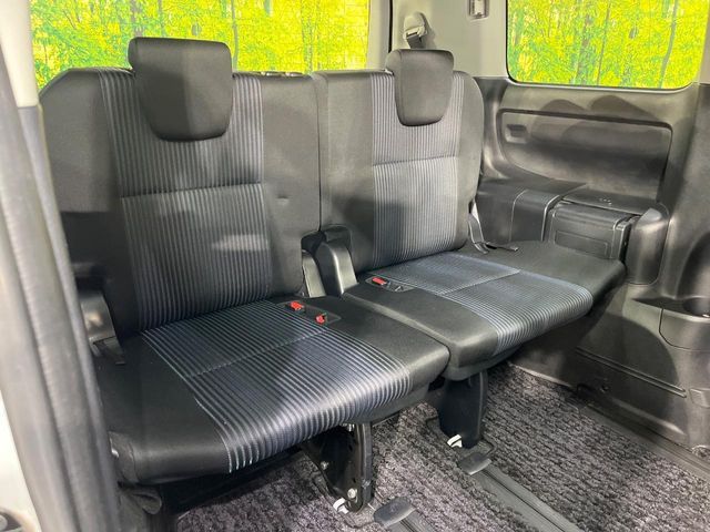 TOYOTA VOXY HYBRID 2016 Image 31