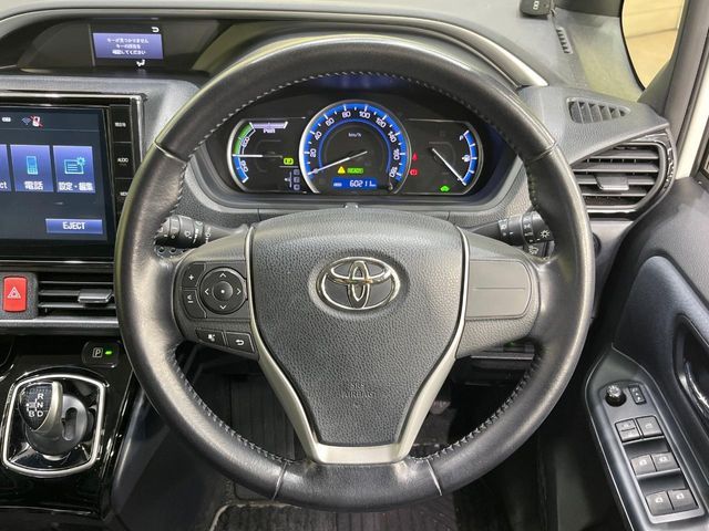 TOYOTA VOXY HYBRID 2016 Image 31