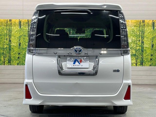 TOYOTA VOXY HYBRID 2016 Image 31