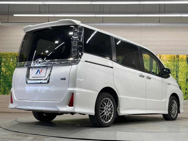 TOYOTA VOXY HYBRID 2016 Image 31