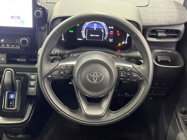 TOYOTA SIENTA HYBRID 2024 Image 31