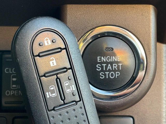 TOYOTA TANK 4WD 2017 Image 31