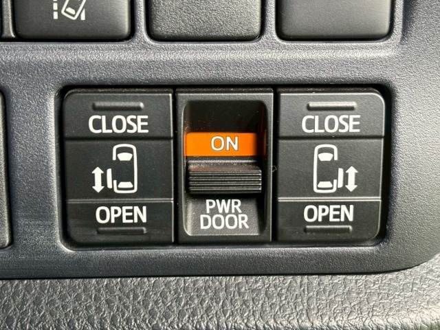 TOYOTA VOXY HYBRID 2016 Image 31