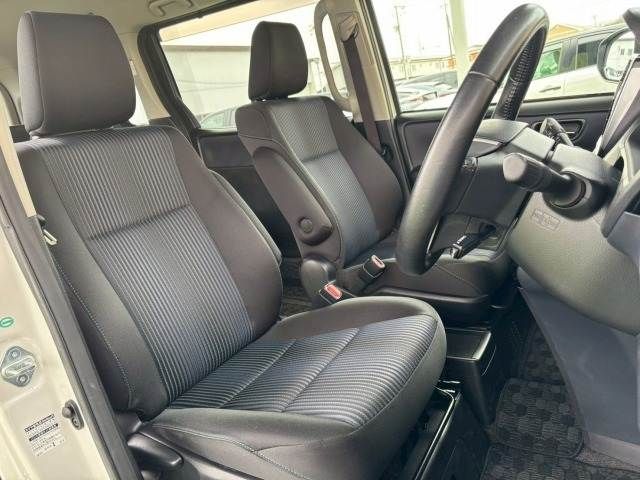 TOYOTA VOXY HYBRID 2016 Image 31