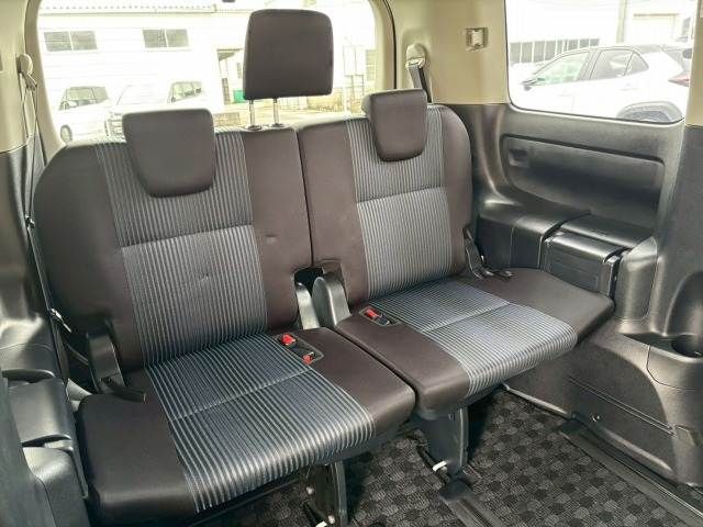 TOYOTA VOXY HYBRID 2016 Image 31