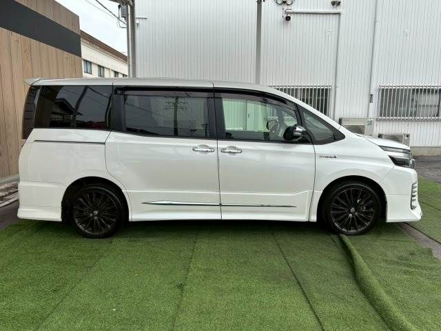 TOYOTA VOXY HYBRID 2016 Image 31