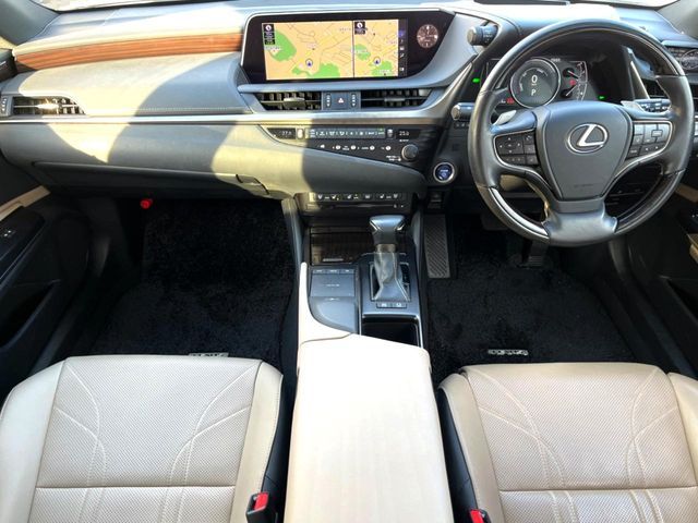 TOYOTA LEXUS ES300H 2019 Image 31