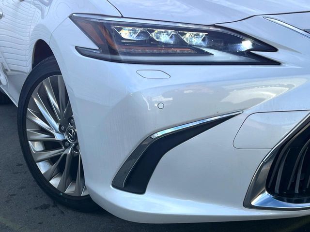 TOYOTA LEXUS ES300H 2019 Image 31