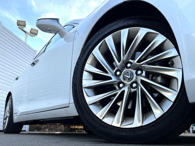 TOYOTA LEXUS ES300H 2019 Image 31
