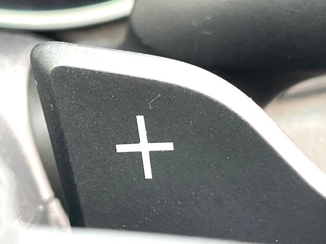 TOYOTA CAMRY HYBRID 2018 Image 31