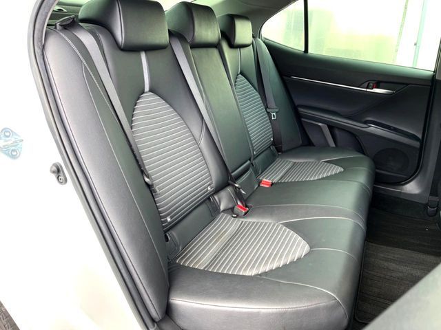 TOYOTA CAMRY HYBRID 2018 Image 31