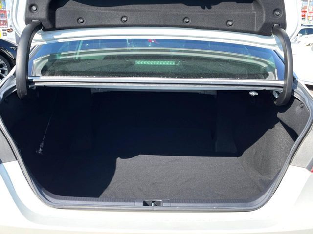 TOYOTA CAMRY HYBRID 2018 Image 31