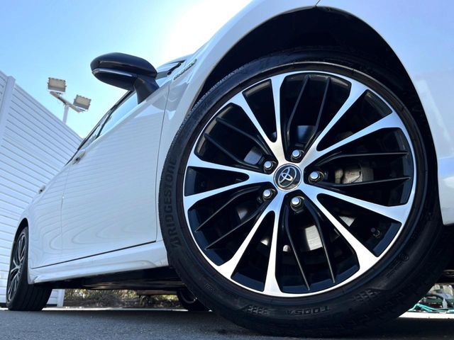 TOYOTA CAMRY HYBRID 2018 Image 31