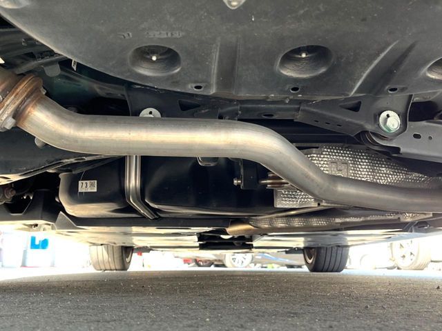 TOYOTA CAMRY HYBRID 2018 Image 31