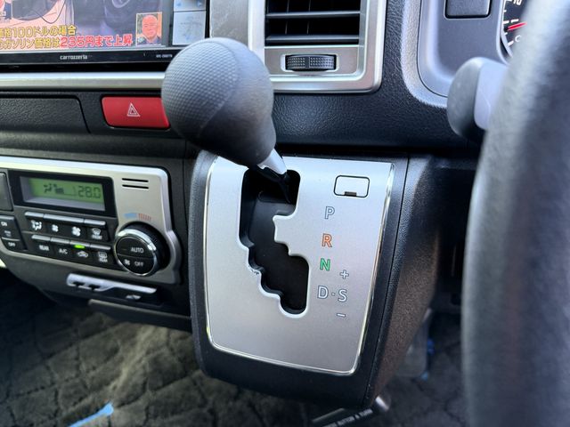 TOYOTA HIACE WAGON 2015 Image 31