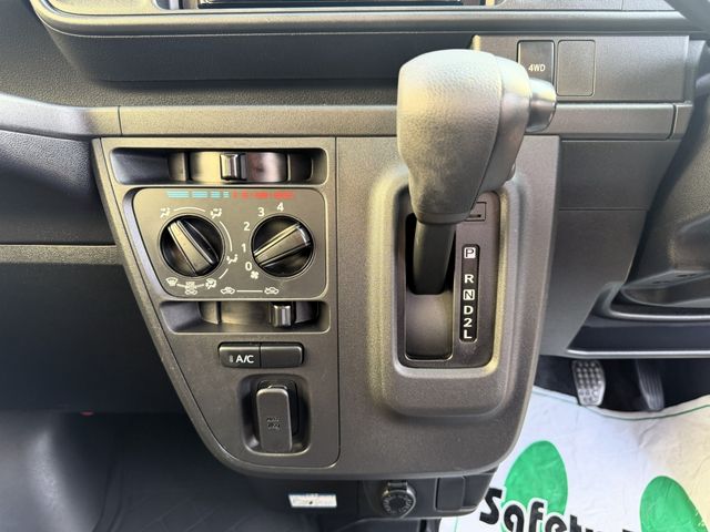 DAIHATSU HIJET DECKVAN 4WD 2019 Image 31