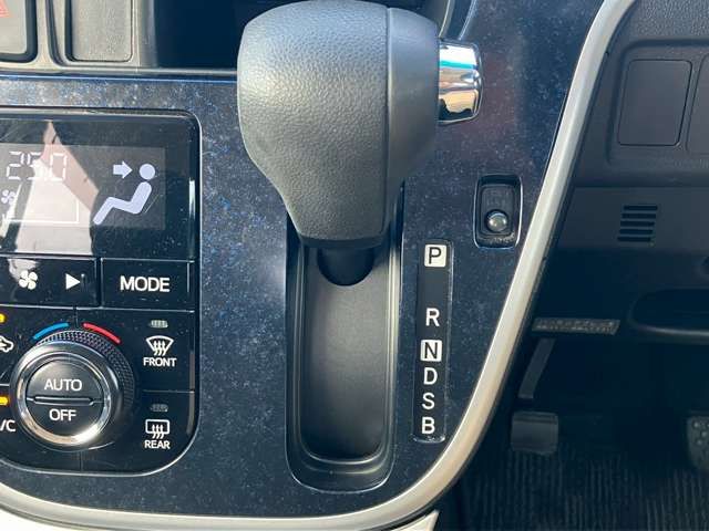 DAIHATSU MOVE CUSTOM 2015 Image 31