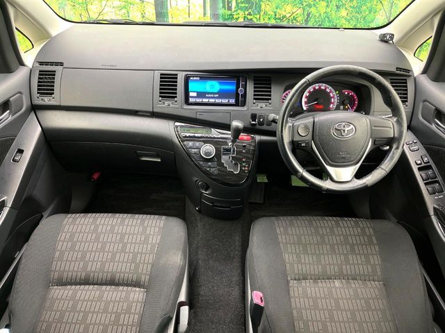 TOYOTA ISIS 2013 Image 31