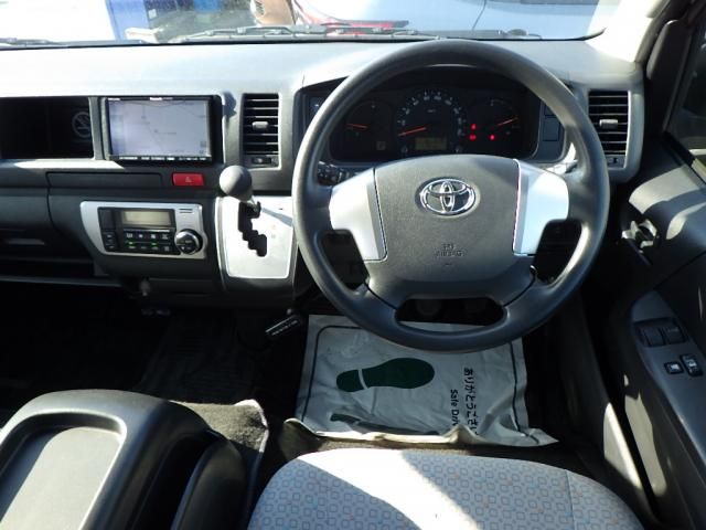 TOYOTA HIACE COMMUTER 4WD 2017 Image 31