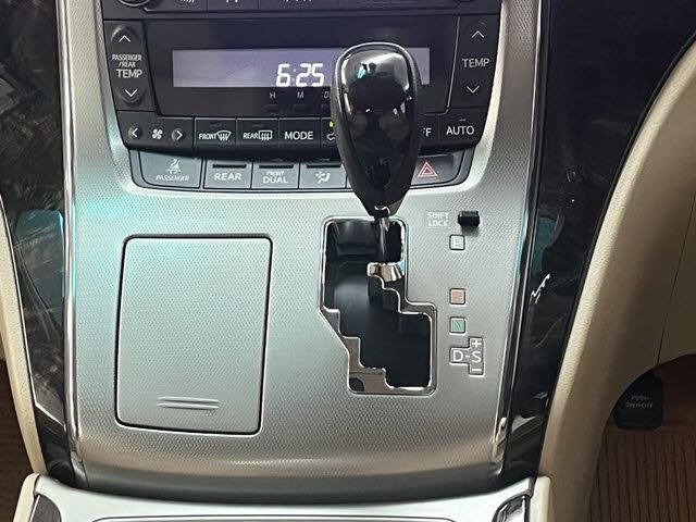 TOYOTA ALPHARD 2012 Image 31