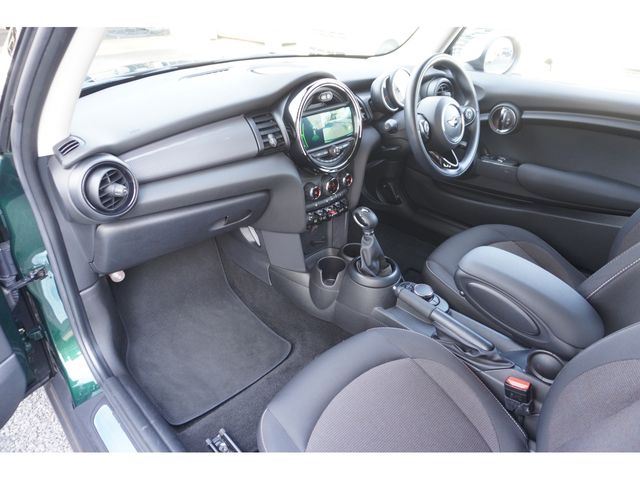 BMW MINI COOPER D 2018 Image 31