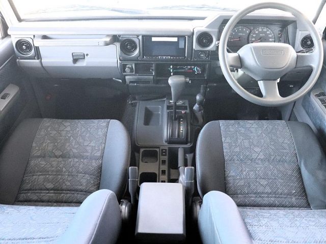 TOYOTA LANDCRUISER 70 2000 Image 31